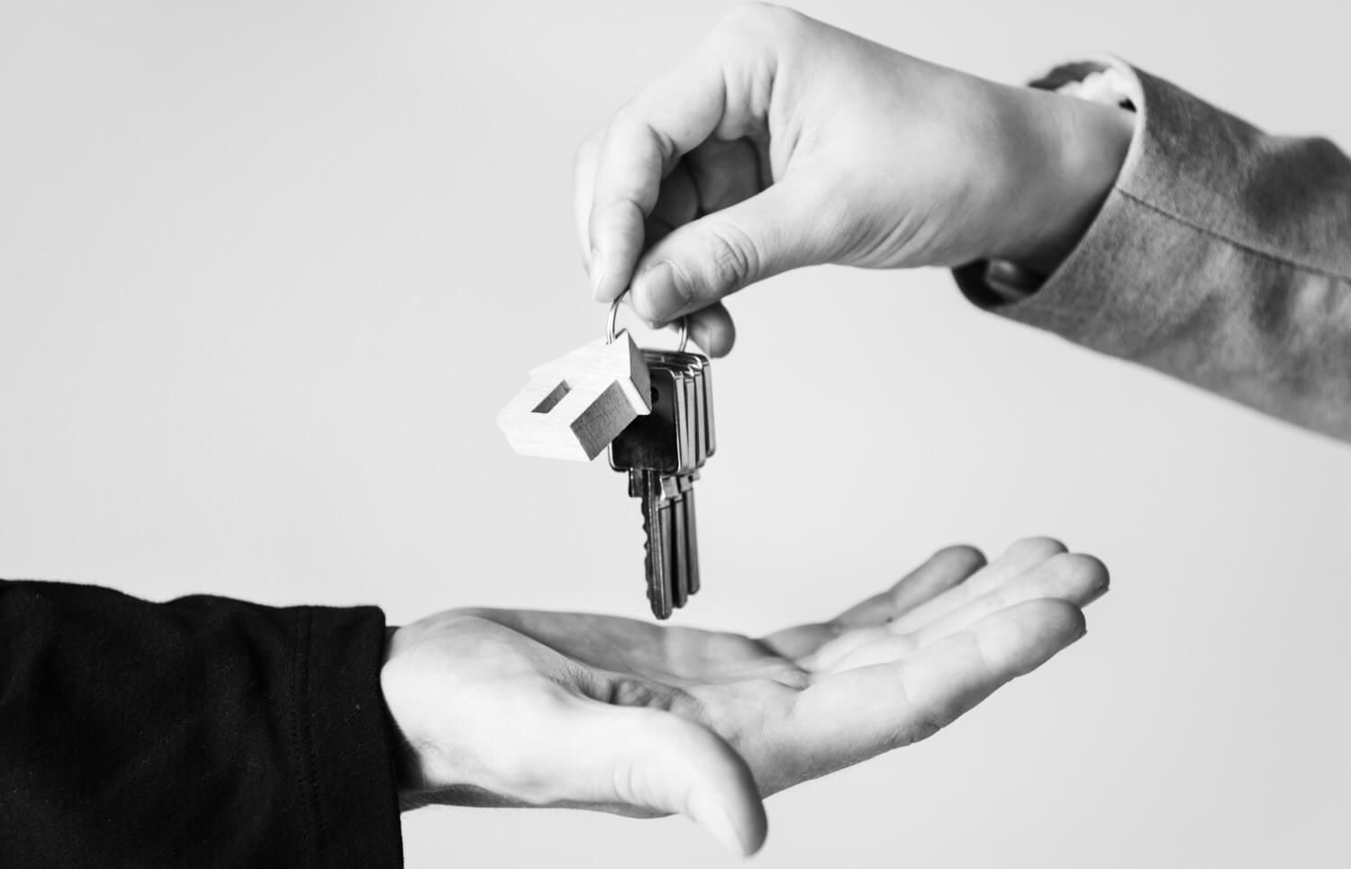 klucze od apartamentu pod wynajem nad morzem