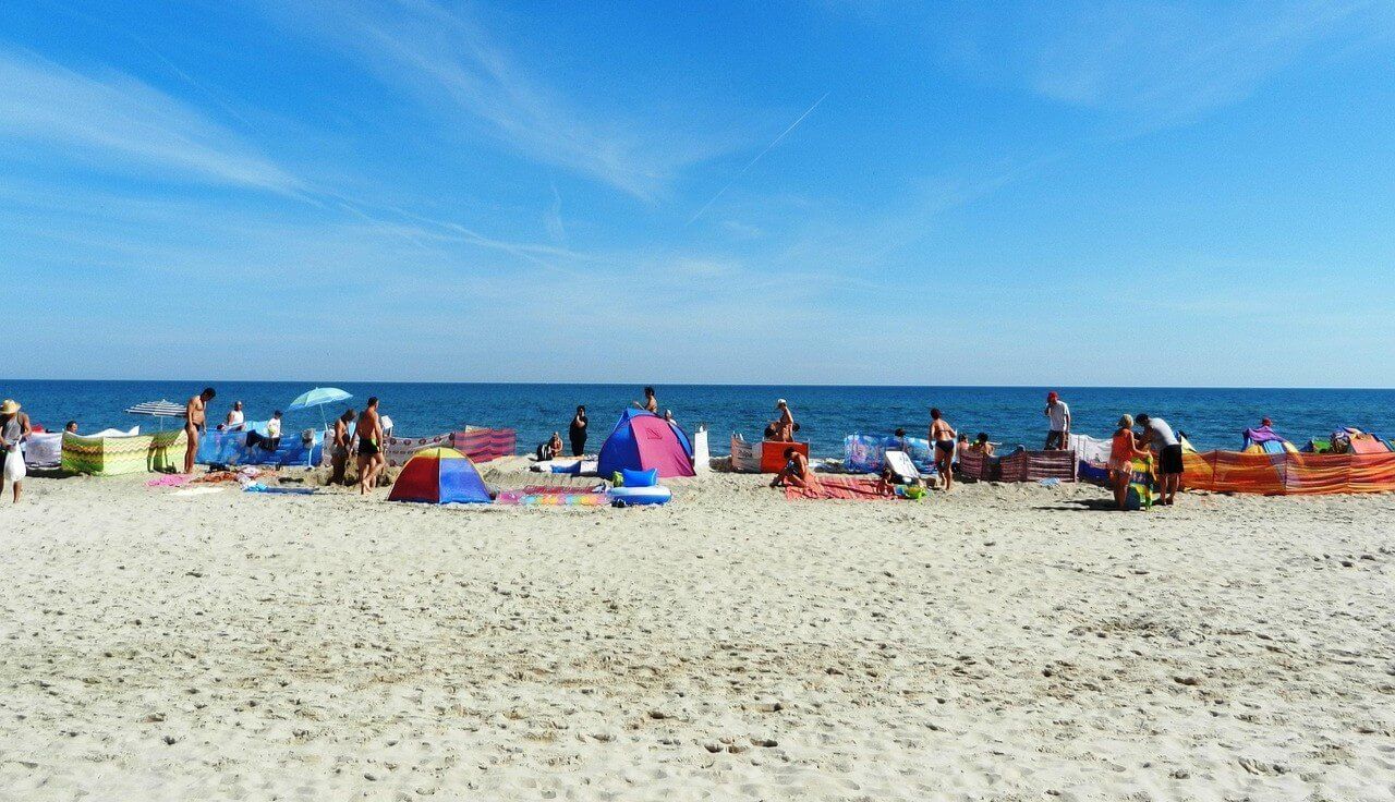 plaża nad Bałtykiem w ciepły dzień