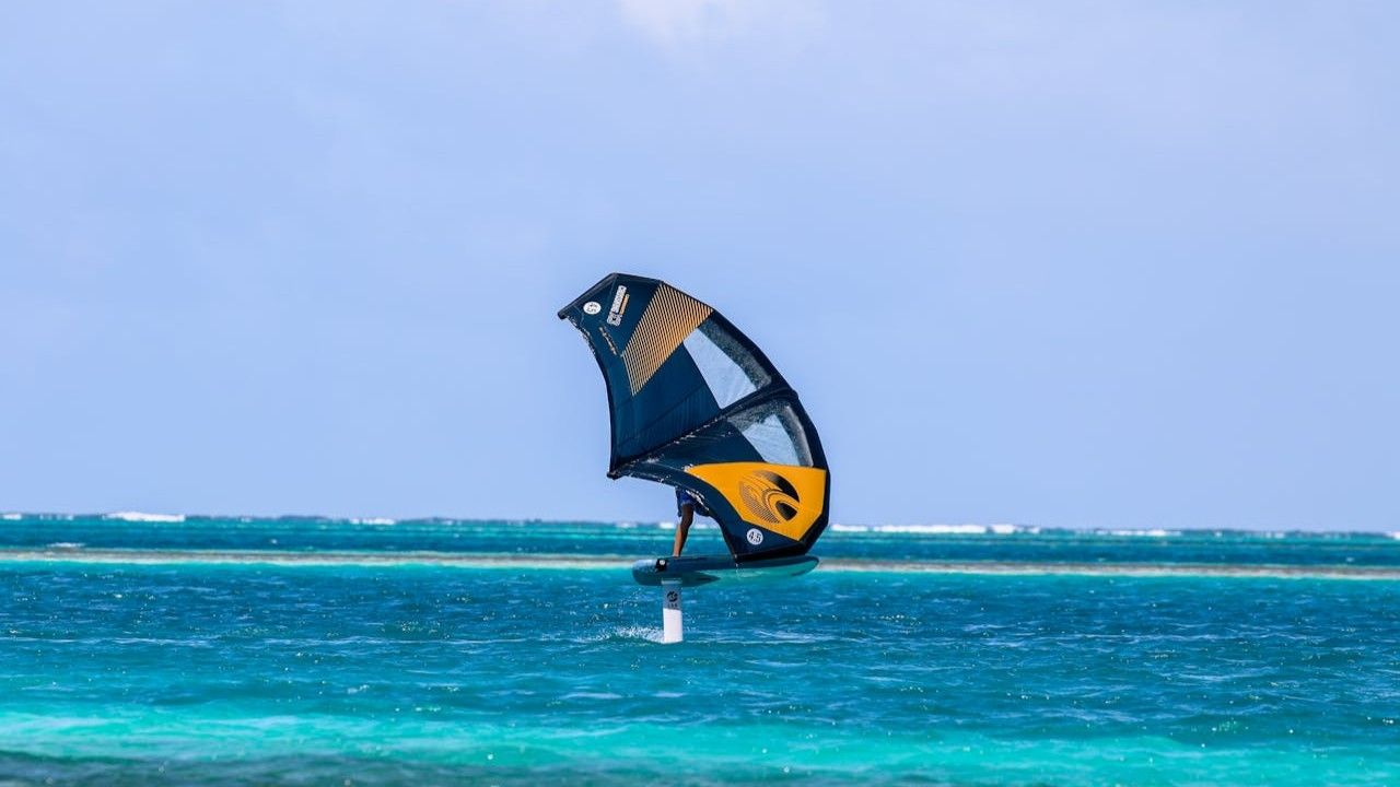 skrzydło w Wing foiling